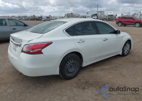 2015 Nissan Altima 2.5 S z USA, uszkodzony, nr VIN 1N4AL3AP1FC192373